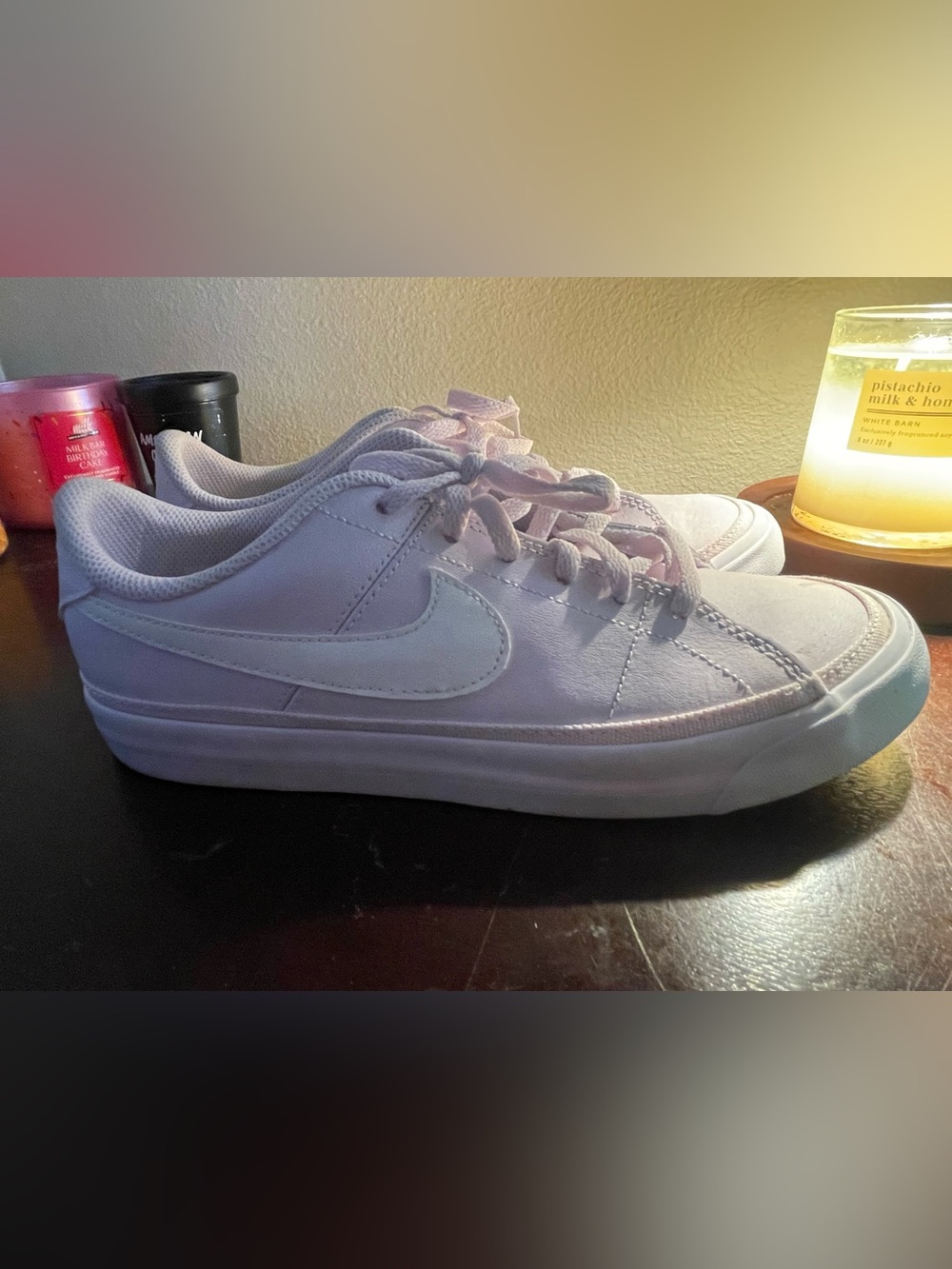 Nike Low-Top Sneakers in Pale Lavender and White girls size 6 youth